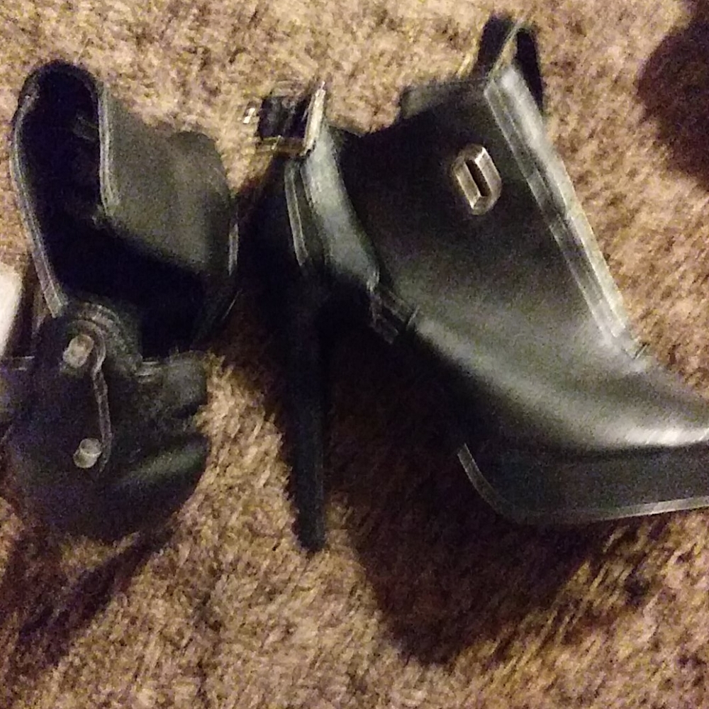 Shoe